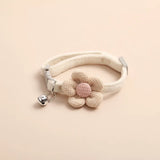 Adjustable cat collar with flower and bell – Style, comfort and safety for your pet! 🐱🐶