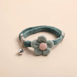 Adjustable cat collar with flower and bell – Style, comfort and safety for your pet! 🐱🐶