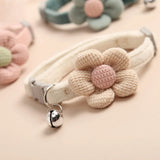 Adjustable cat collar with flower and bell – Style, comfort and safety for your pet! 🐱🐶